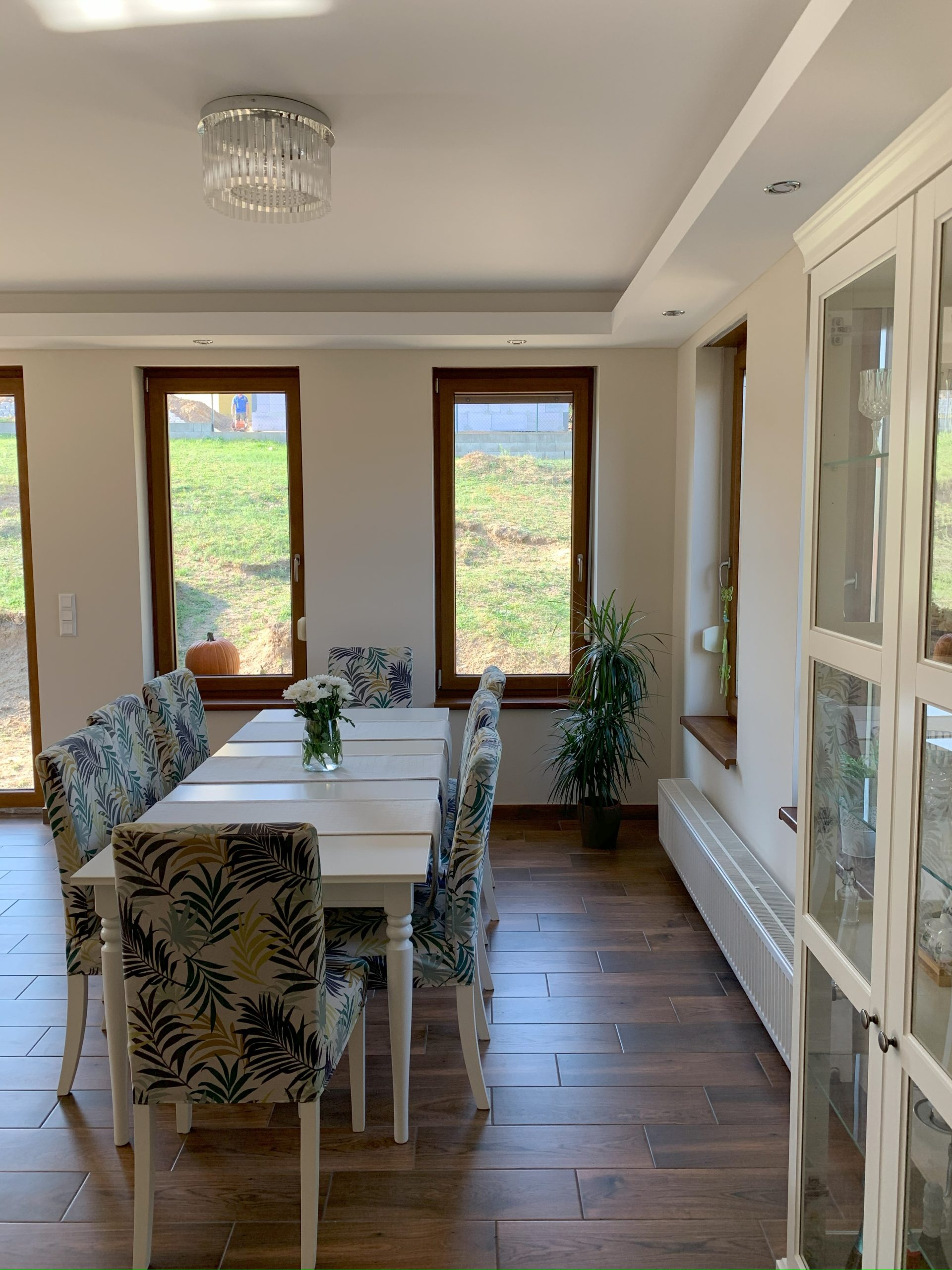 assembly of dining table and chairs